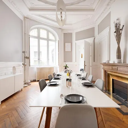 Le Rhone Haussmannien, Luxueux Spacieux Et Raffine Au Coeur De 6e Vue Rhone *