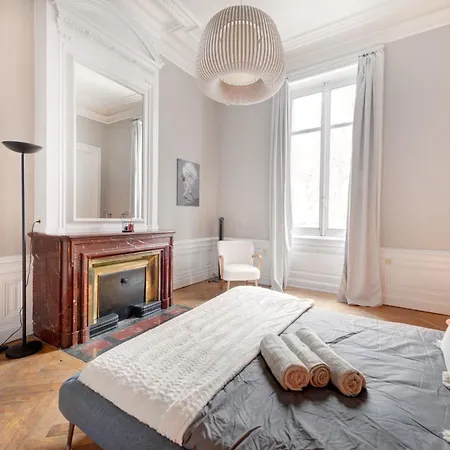 Le Rhone Haussmannien, Luxueux Spacieux Et Raffine Au Coeur De 6e Vue Rhone Apartment